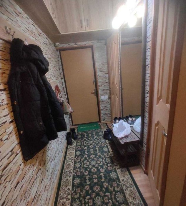 Продаётся 2х комнатная 2/1/4 Массив Феруза