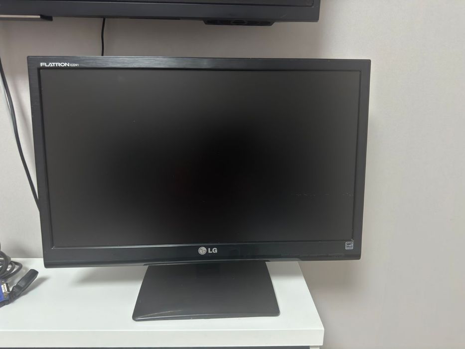 Монитор 22 дюйма LG