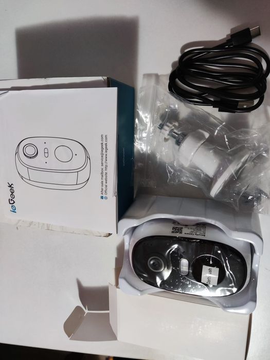 Camera supraveghere video cu acumulator