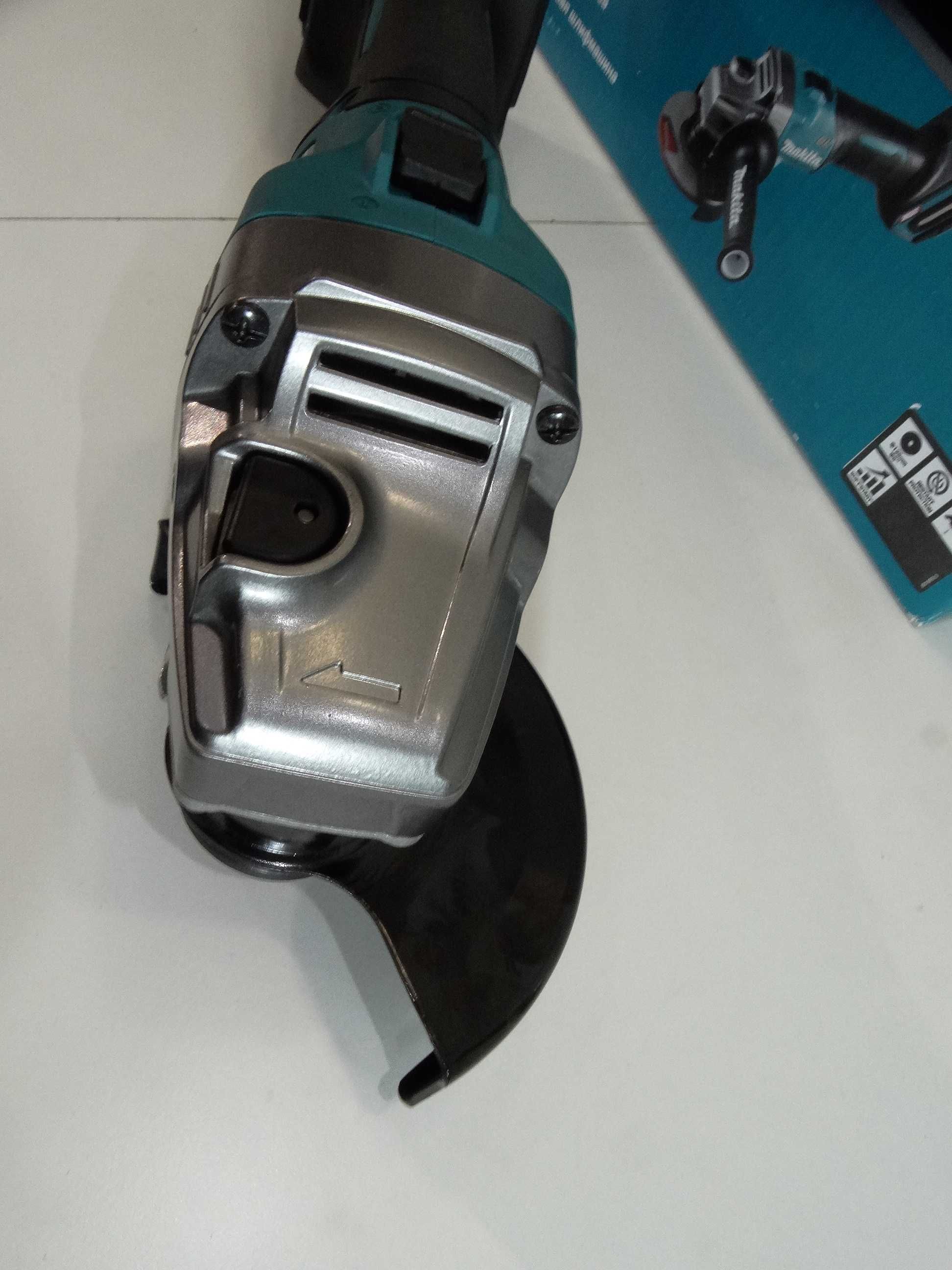 Makita GA 008 / XGT / 40 V / 2 x 4.0 Ah - Акумулаторен ъглошлайф