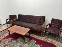 диван кресла 2 шт и журнальный столик советские