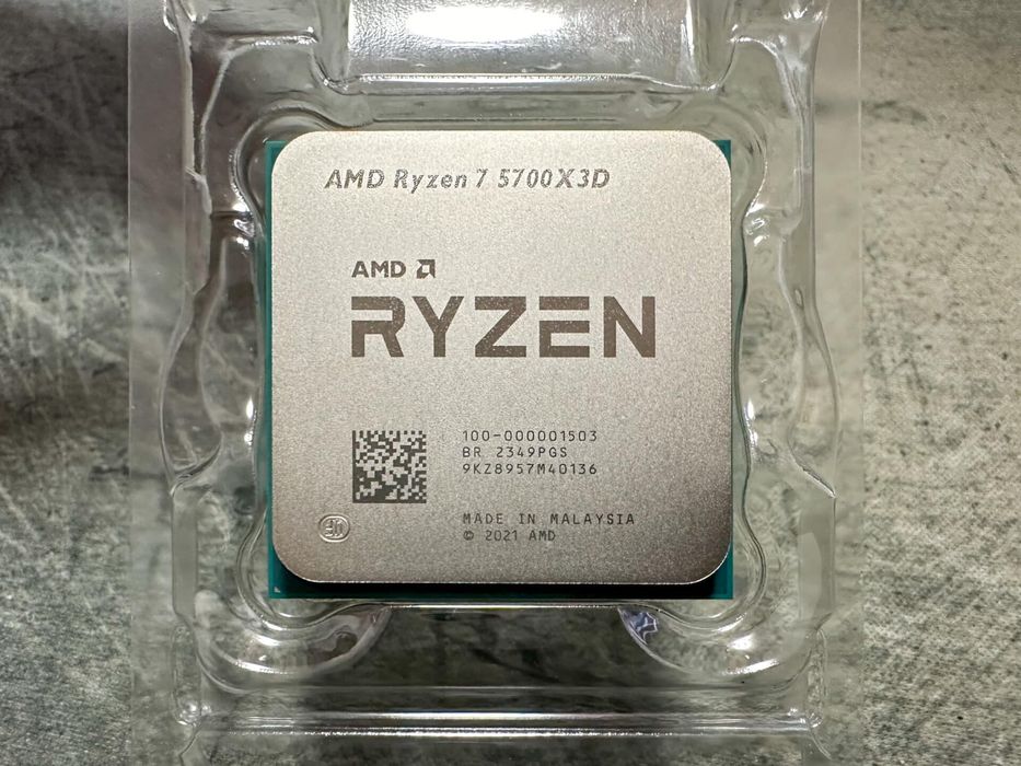 Ryzen 5700x3d asus strix B550-A  32GB GSkill TridZ 3200 CL14