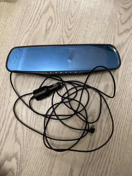 Зеркало залнего вида с регистратором