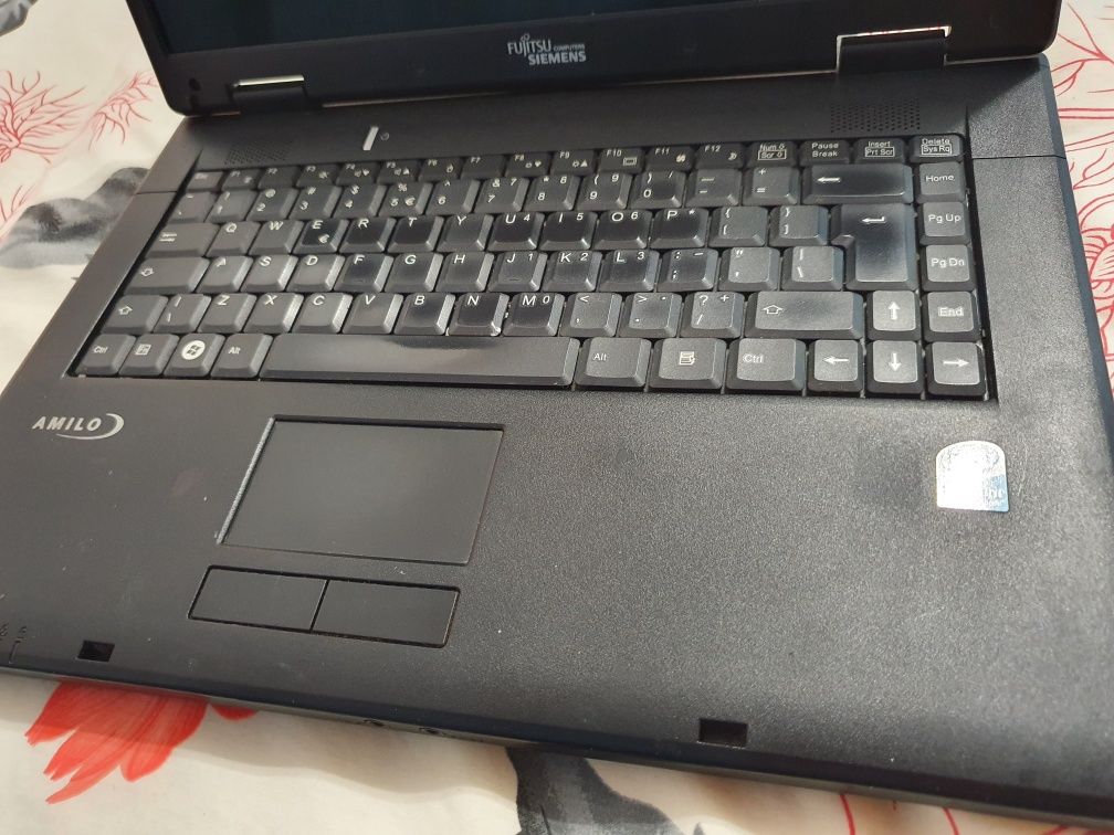 Laptop- se vinde pentru piese