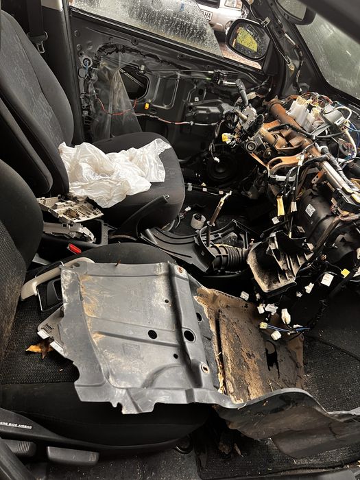 Тойота Авенсис на части!!!