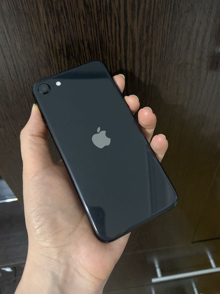 iPhone SE 64gb акб 82 Всё работает
