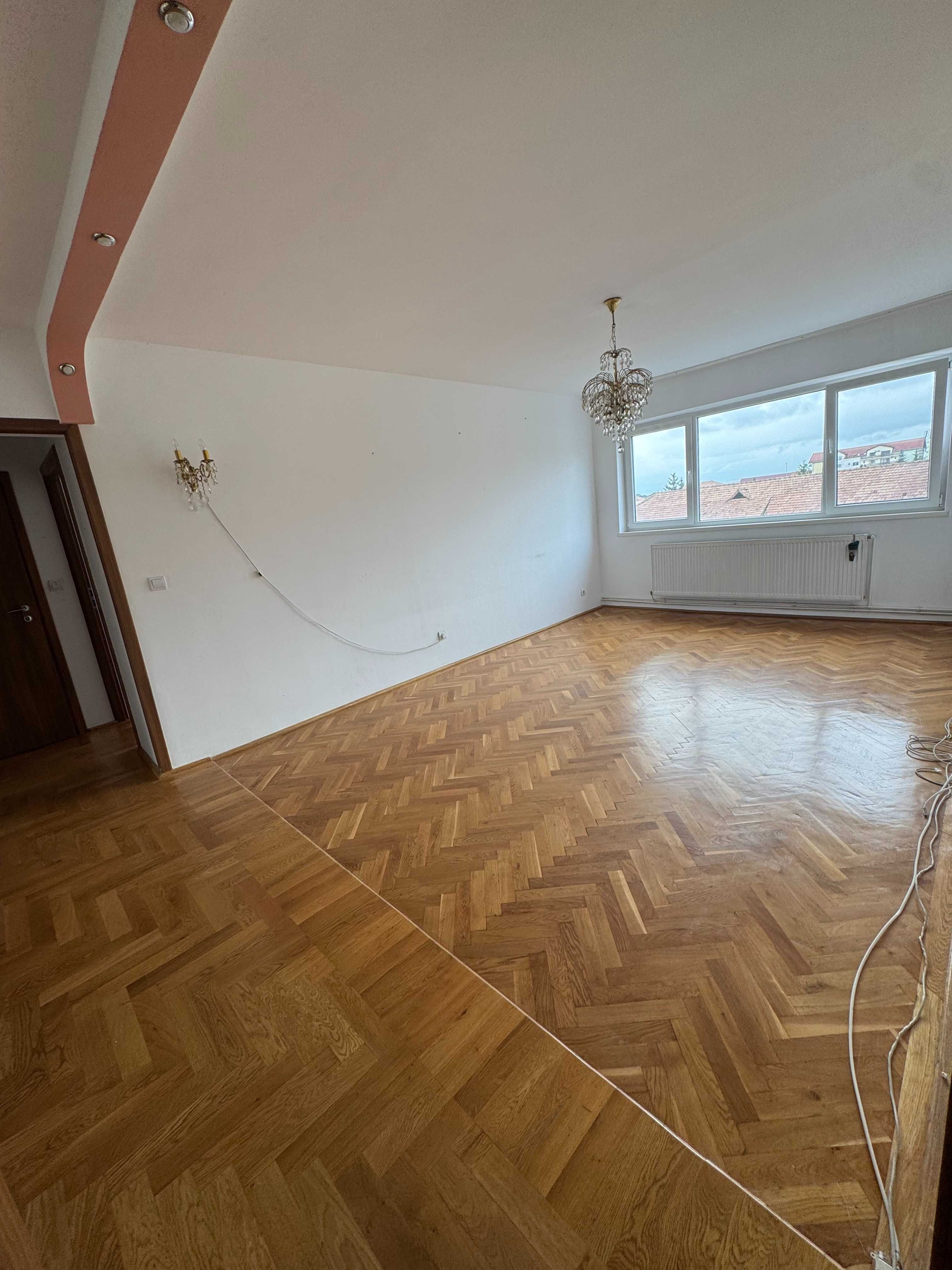Vand apartament 3 camere Zona Mihai Viteazu Iorga
