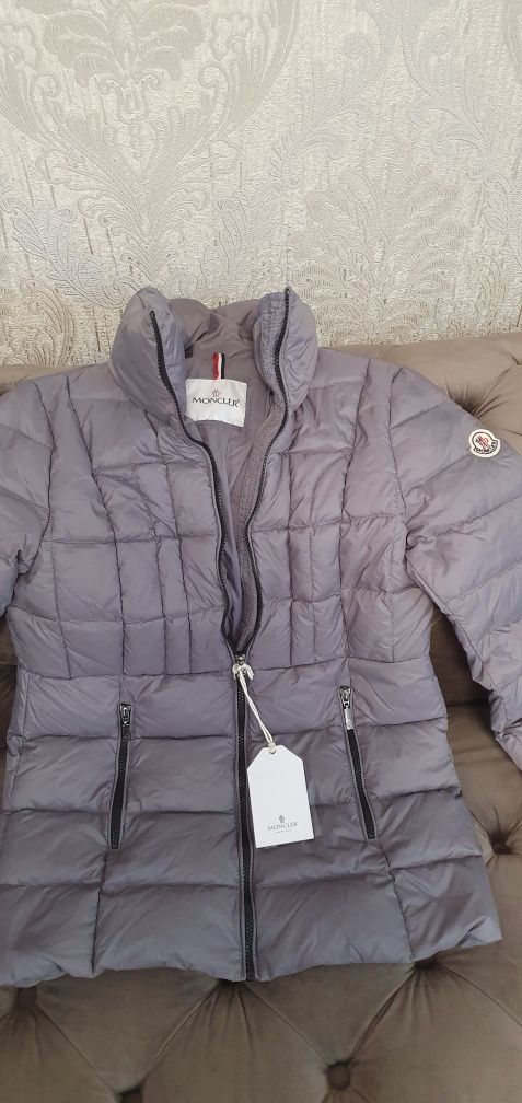 Geaca Moncler superba originala