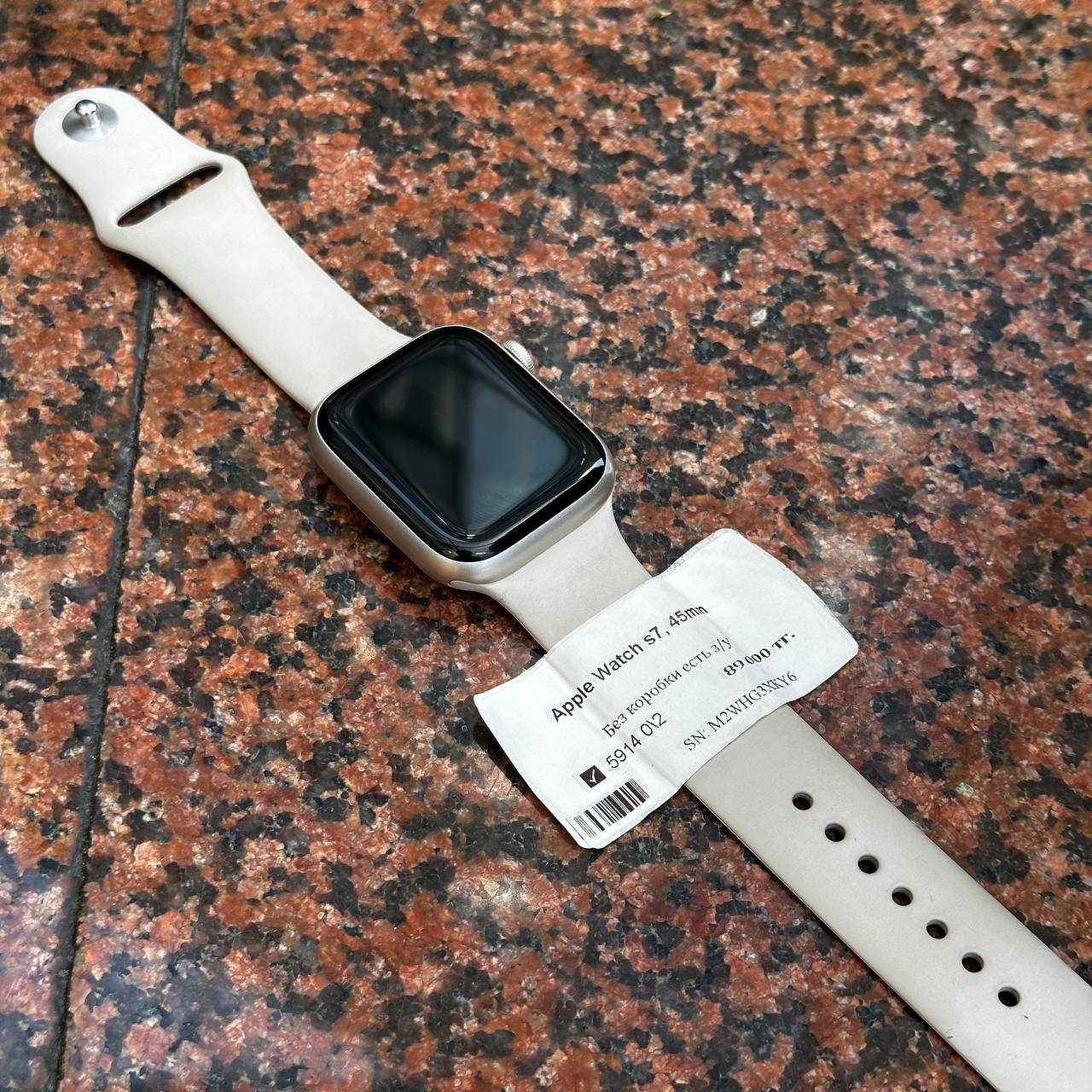 Apple Watch 7 45 мм / LOMBARD