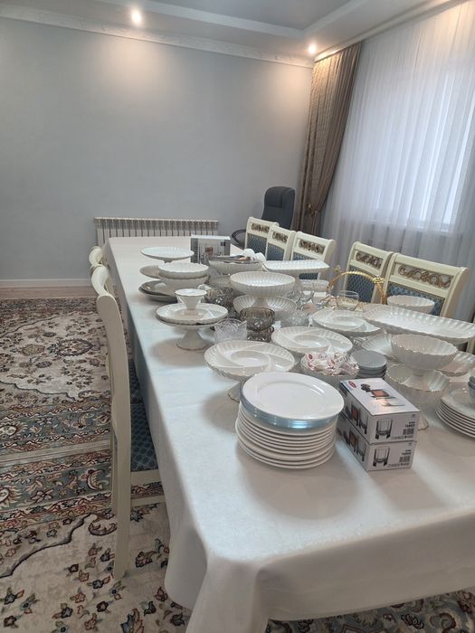 Стол 4 метра со стульями отличного качества