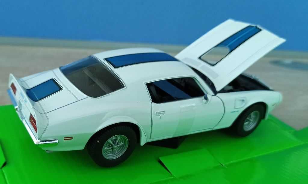 Macheta Pontiac Firebird Trans AM 1972 alb - Welly NEX 1/24