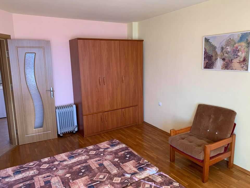 Дава се под наем Тристаен апартамент в Бургас, Възраждане - 100 кв.м за 300 € - Снимка #2