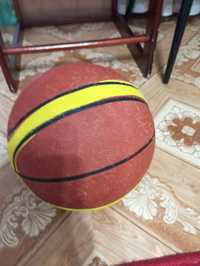 Баскетбольный мячик недавно купил