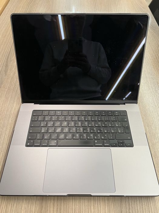 Продаю Macbook Pro 16, M1 Pro, 16Гб ОЗУ, 512Гб SSD