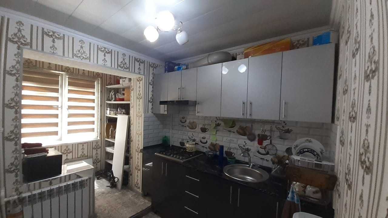 Уй сотилади. Продаётся квартира