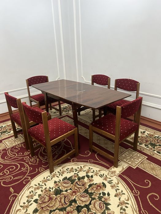 Стол 6 дона стули билан