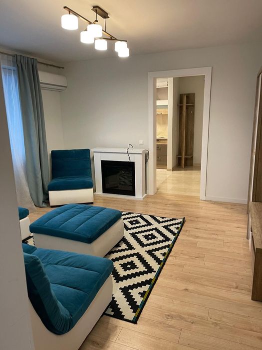 Inchiriez Ap cu 2 camere pe Victoriei (zona Centrul Vechi) 360€