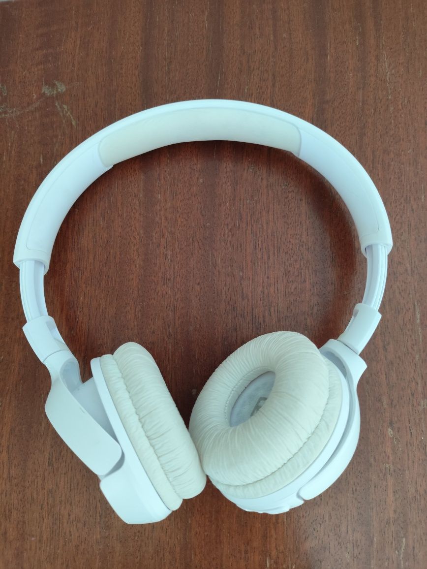 Продаю наушники JBL Tune 510 BT почти в идеальном состоянии