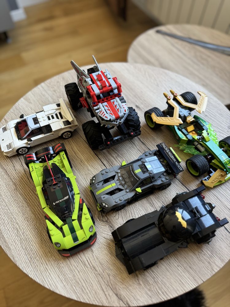 Продавам колекция от 6 колички LEGO