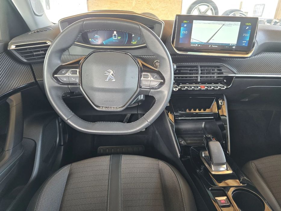 Peugeot 2008 Electric drive/50 kWh/100 kW/Allure Pack/Германия
