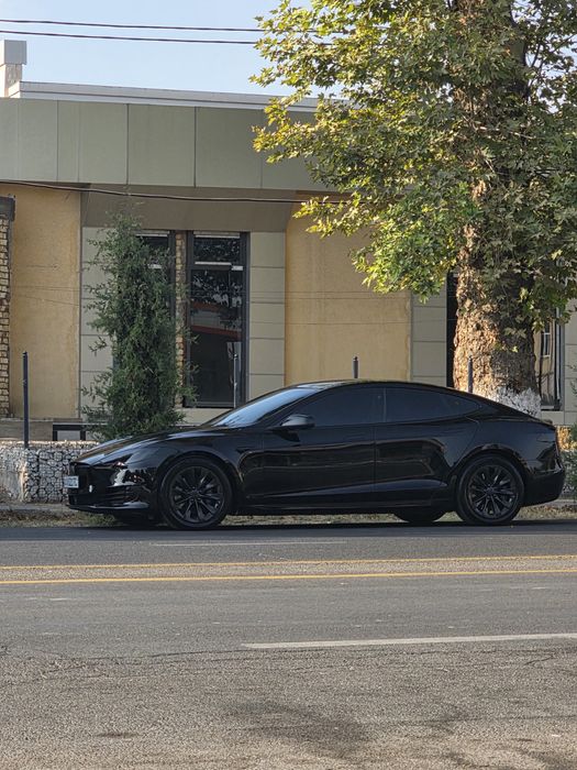 Tesla model s 75d+