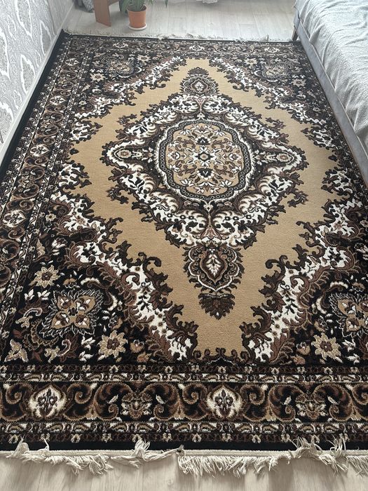 Ковер         напольный        2,2*3,2 м.