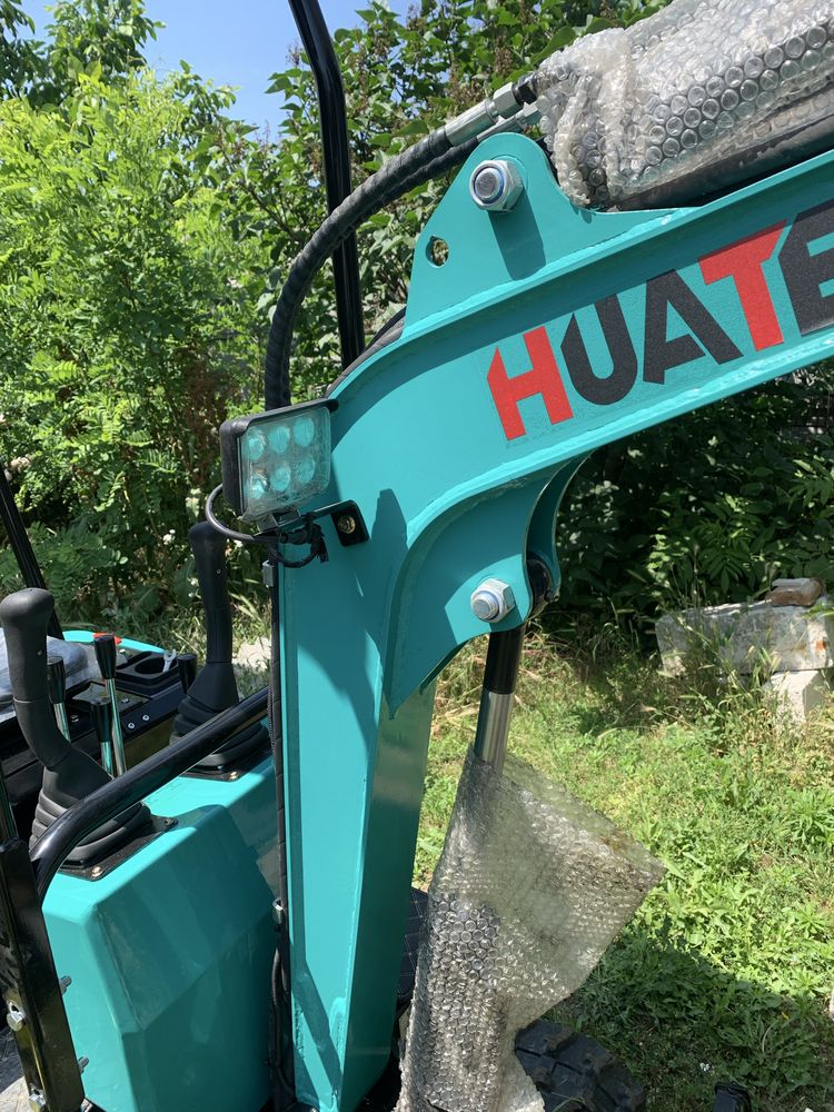 Mini excavator compact