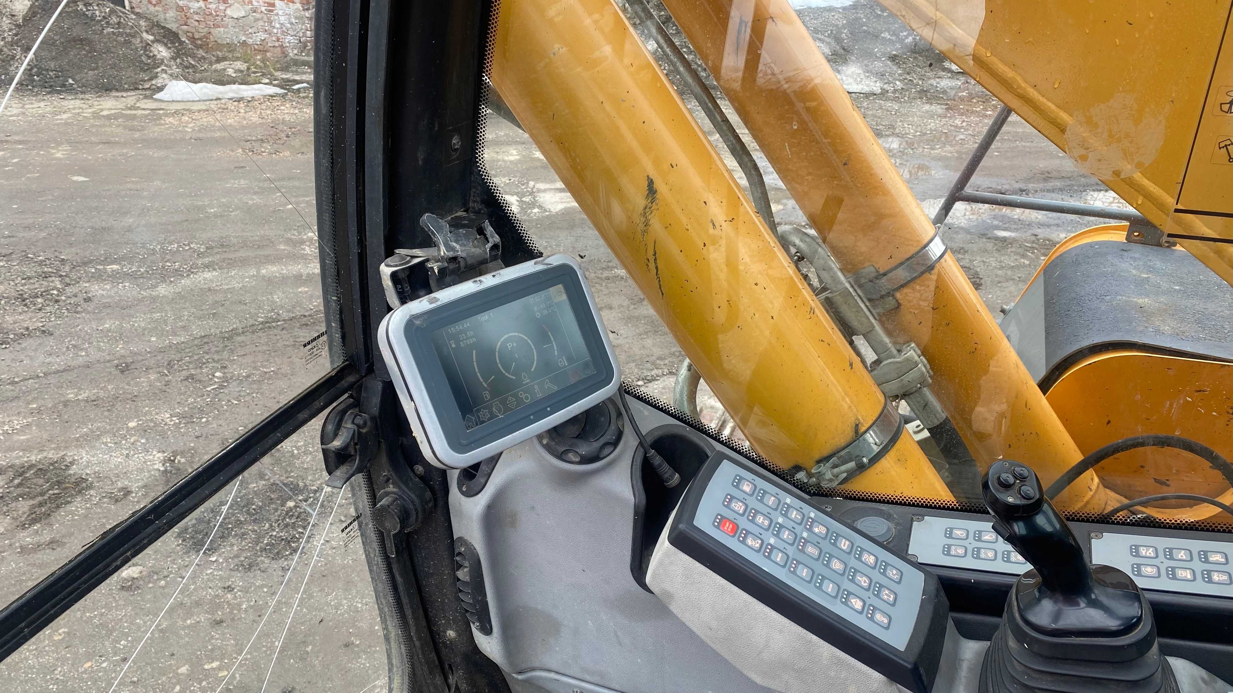 Excavator LIEBHERR R906 LC LITRONIC - 2011 - 8750 ore