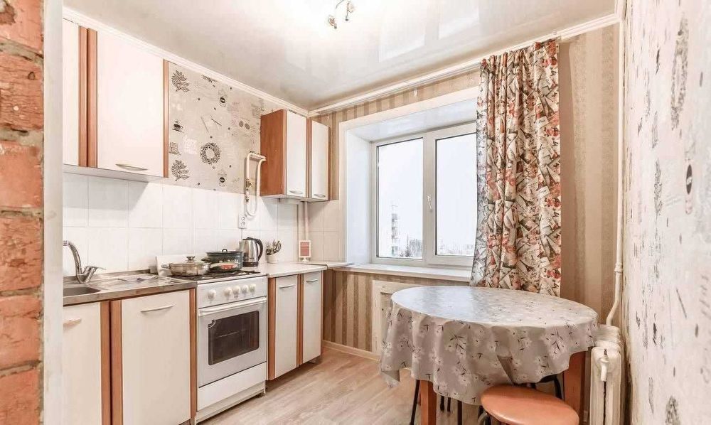 Продам 2 ком.5/5,кирпич,1973г,улуч.планировка