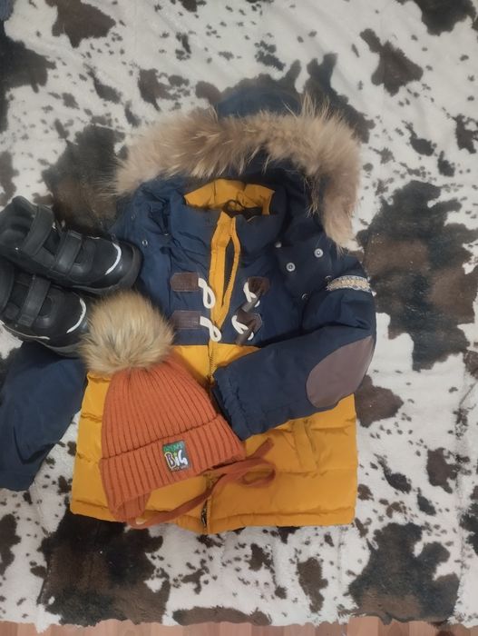 Куртка, шапка и ботинки