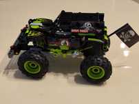 Lego Technic 212 piese Masina teren 7+