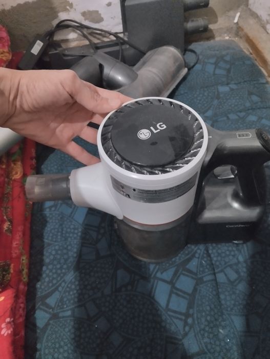 Продам Пылесос LG