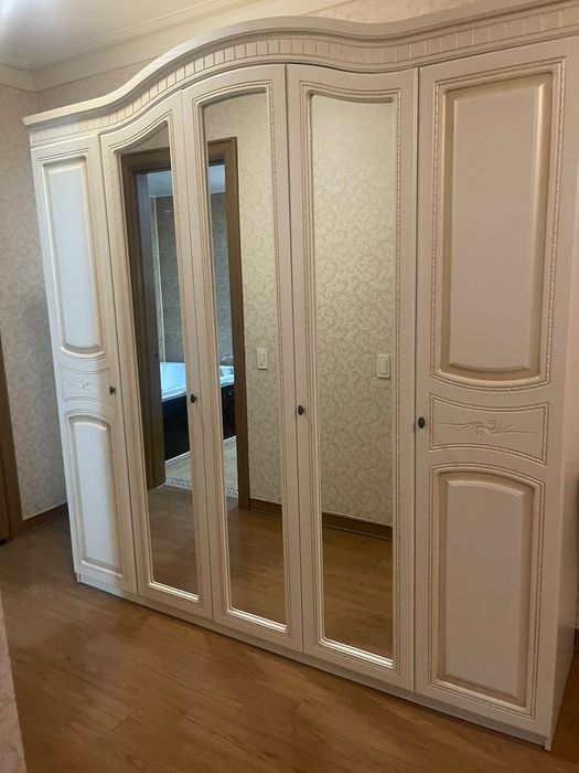 Шифанер продам 5 дверныи продам