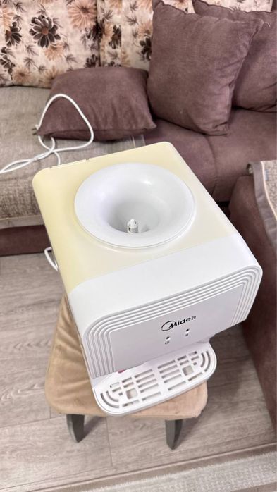Кулер для воды Midea в отличном состоянии
