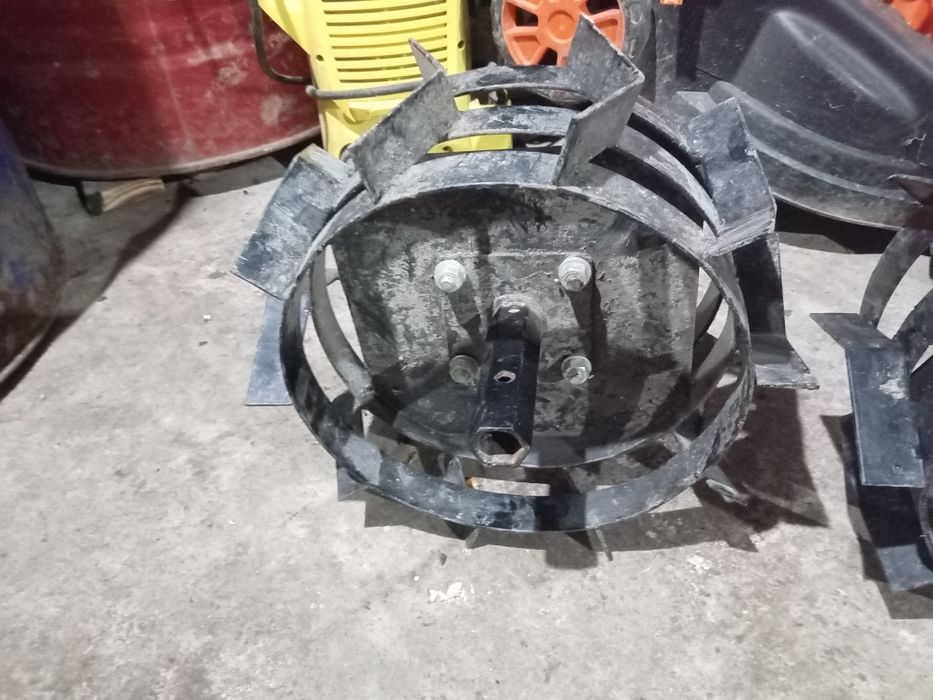 Roti motocultor de fier