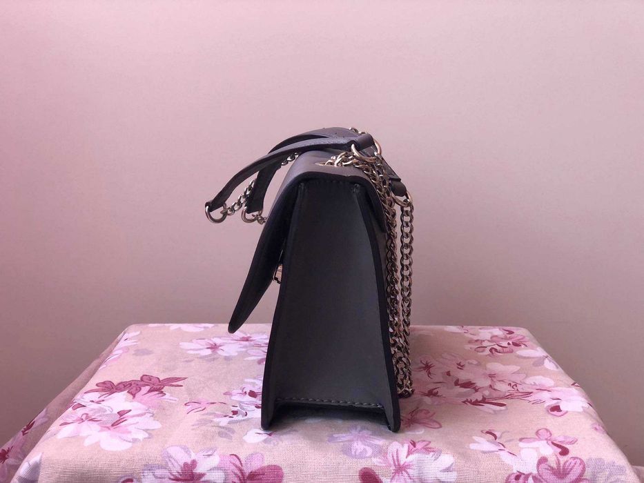 Оригинална чанта Guess
