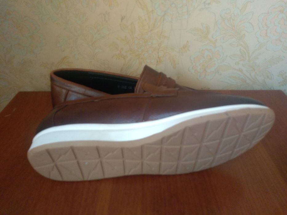 Аяк киим сатам. Продам мужские туфли