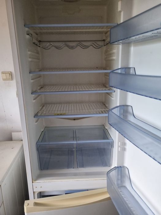 Vând combina frigorifica Arctic