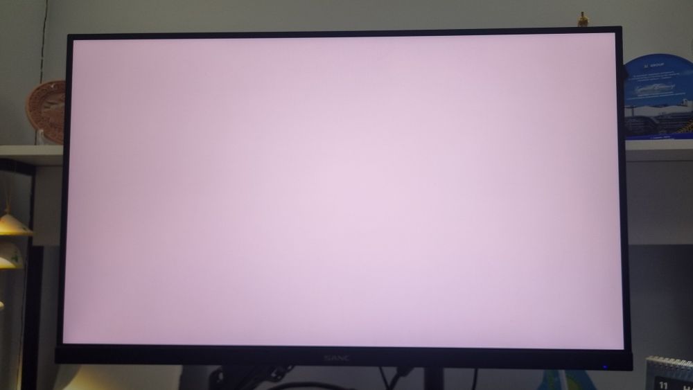 Продаю монитор + кронштейн NB F80 + HDMI кабель.