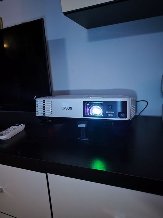Videoproiector Epson EB-2250U – 5000 lumeni, WUXGA, stare impecabilă