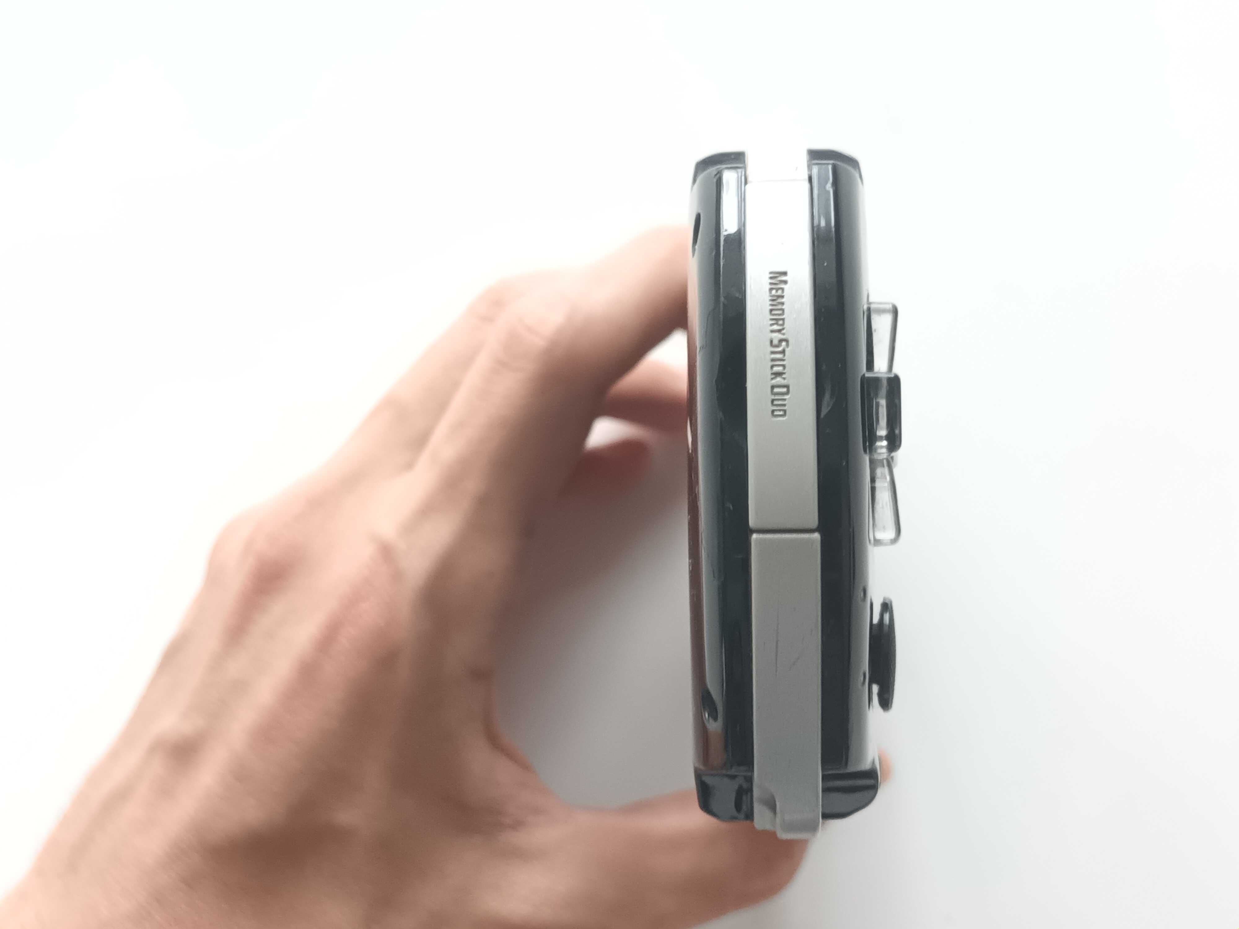 Конзола Sony PSP Playstation Portable с качени много игри