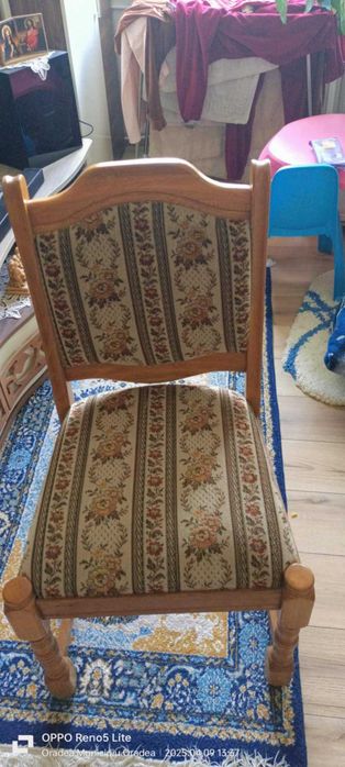 Vand 4scaune din lemn masiv!