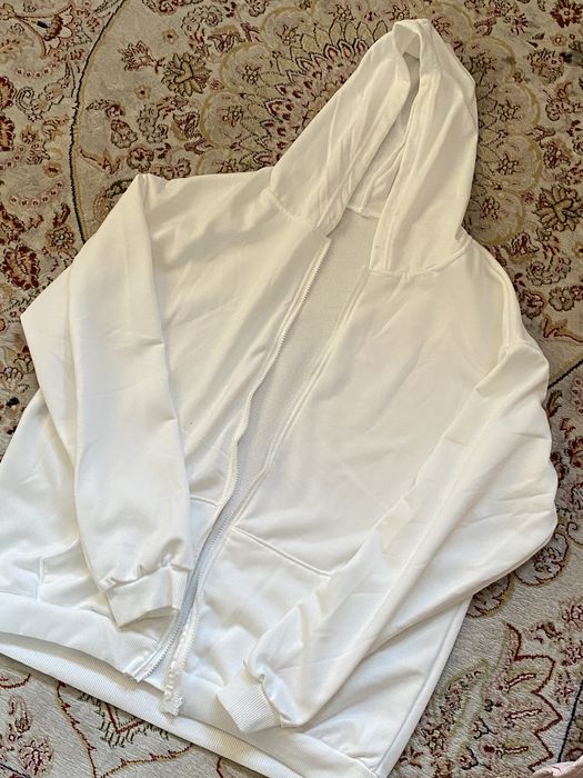 Белая легкая кофта