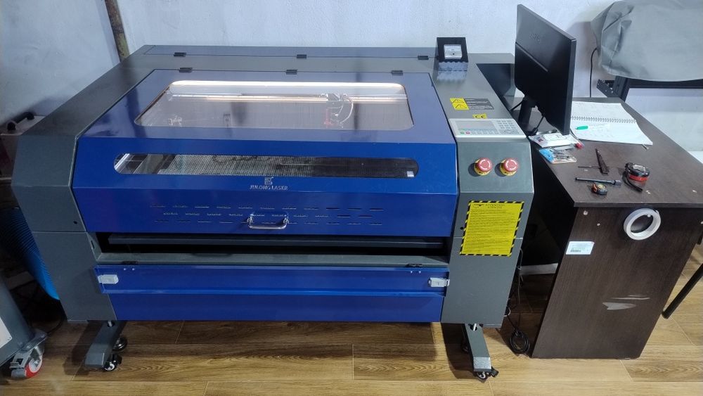 Vând gravator laser 100w second hand