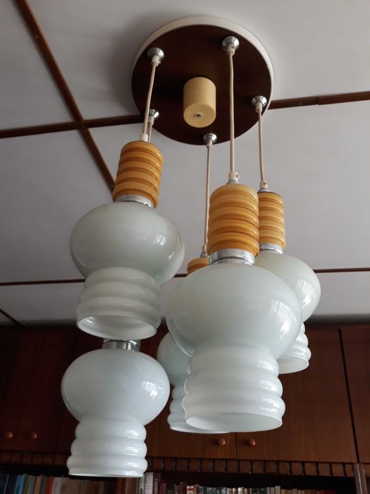 Продавам полюлей с пет осветителни тела