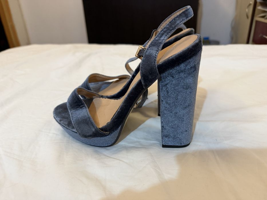 Toti pantofi la 100 de lei perechea , sunt noi sau ca si noi .