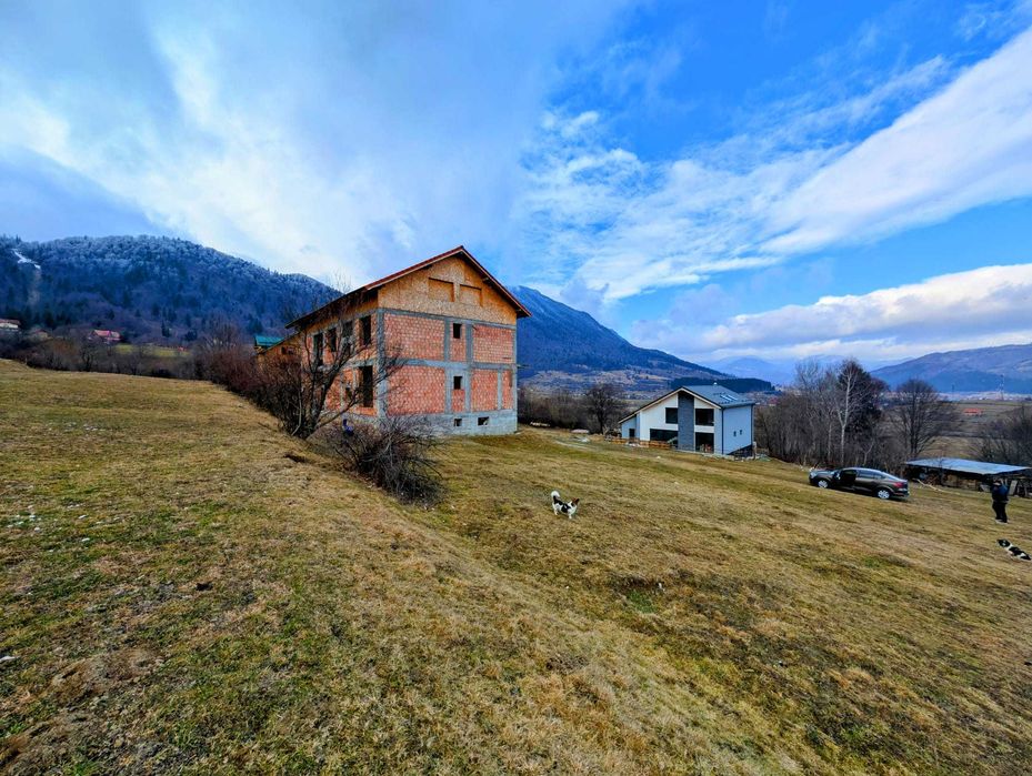 Teren intravilan 5 km de Castelul Bran, in Zarnesti, zona rezidentiala