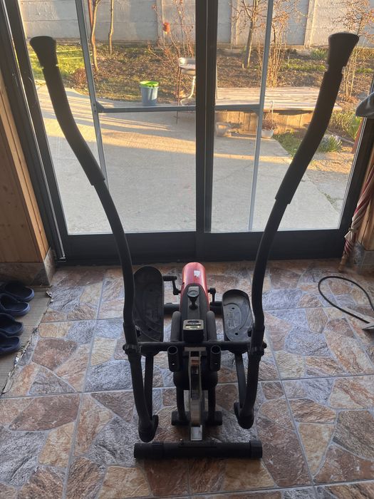 Vand bicicleta de exercitii