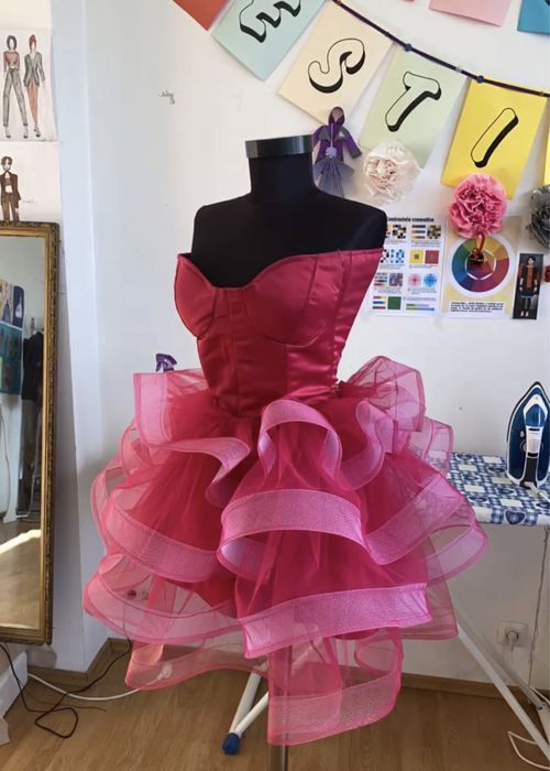 Rochie de ocazie croită manual, roz fuchsia, purtată o singură dată