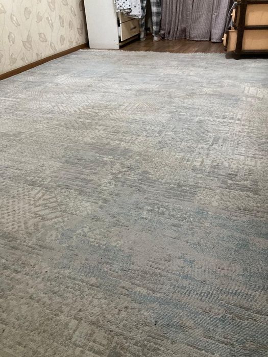 Продаем ковер хорошо пользовались чистый не понадобился